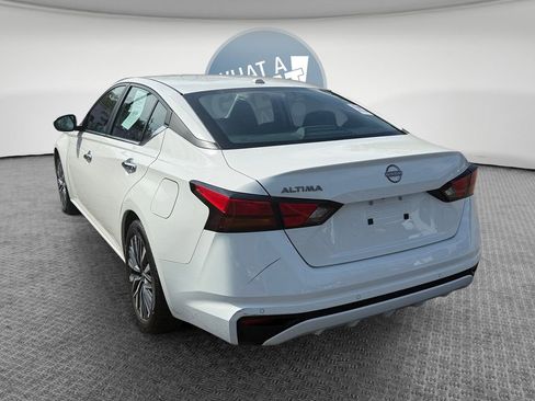 Used 2025 Nissan Altima 2.5 SV FWD image 6