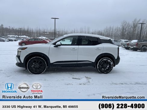 Used 2025 Nissan Kicks SR image 4