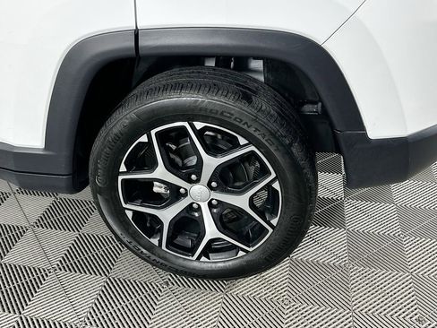 Certified 2024 Jeep Compass Limited image 41