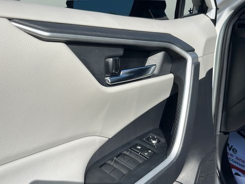 Used 2020 Toyota RAV4 XLE w/ Convenience Package AWD/4WD image 15
