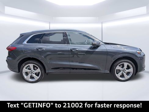 Certified 2025 Audi Q5 Premium Plus AWD/4WD image 2
