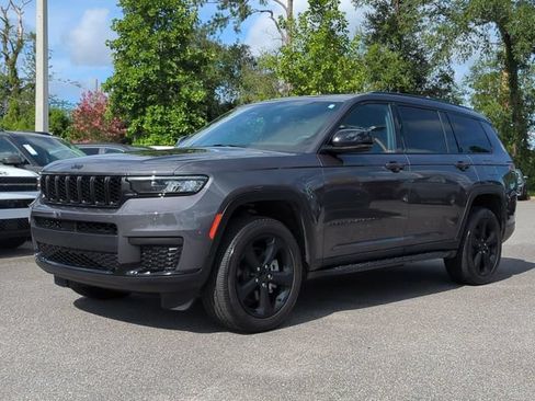 Used 2023 Jeep Grand Cherokee L Laredo AWD/4WD image 2