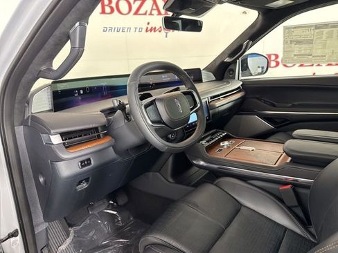 New 2025 Lincoln Navigator Black Label image 17