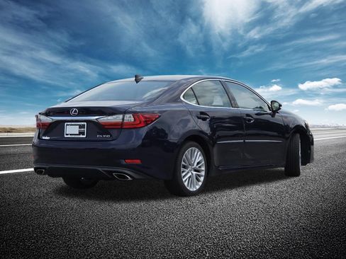 Used 2016 Lexus ES 350 w/ Luxury Package w/Wood Trim FWD image 19