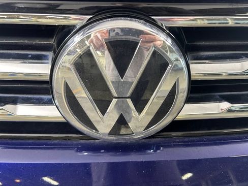 Used 2021 Volkswagen Tiguan SE w/ Panoramic Sunroof Package AWD/4WD image 8