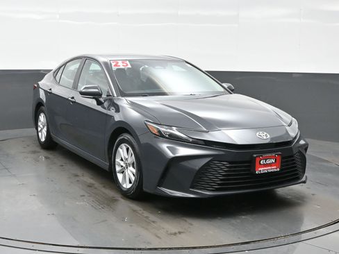 Used 2025 Toyota Camry LE image 8