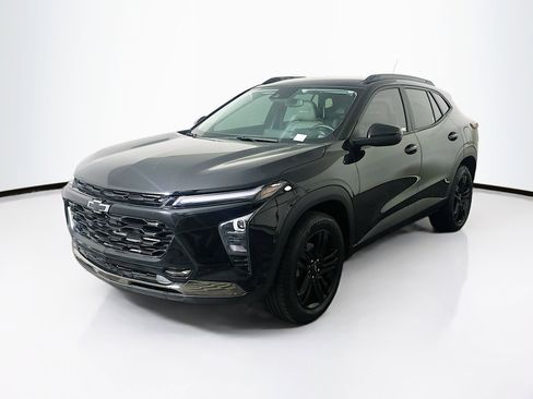 Used 2025 Chevrolet Trax ACTIV w/ Driver Confidence Package image 3