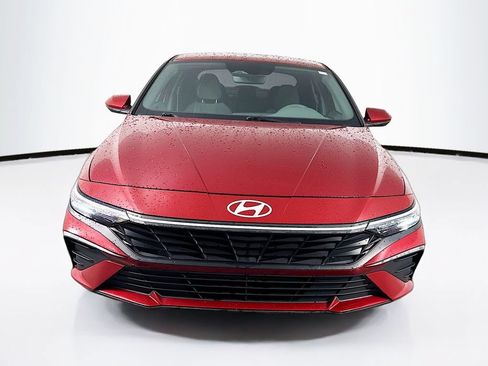 Used 2024 Hyundai Elantra SEL FWD image 2