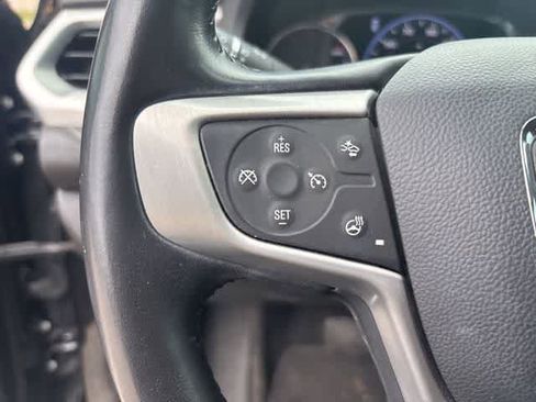 Used 2022 GMC Acadia SLT w/ Technology Package image 11