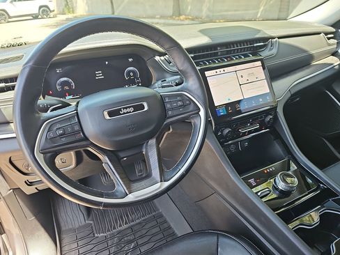 Used 2021 Jeep Grand Cherokee L Limited AWD/4WD image 16