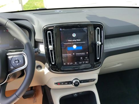 New 2026 Volvo XC40 B5 Ultra w/ Protection Package Premier AWD/4WD image 25