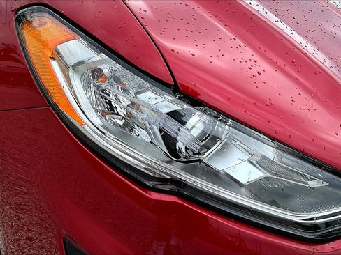 Used 2020 Ford Fusion SE image 27