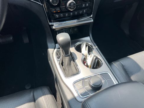Used 2019 Jeep Grand Cherokee Limited w/ Luxury Group II AWD/4WD image 13