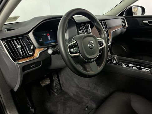 Used 2025 Volvo V60 B5 Cross Country Plus image 20