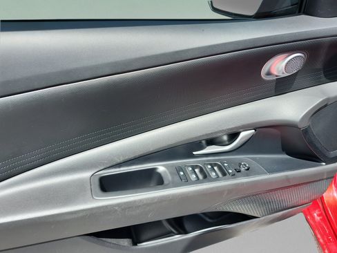 Certified 2024 Hyundai Elantra Blue FWD image 16