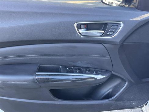 Used 2018 Acura TLX image 24