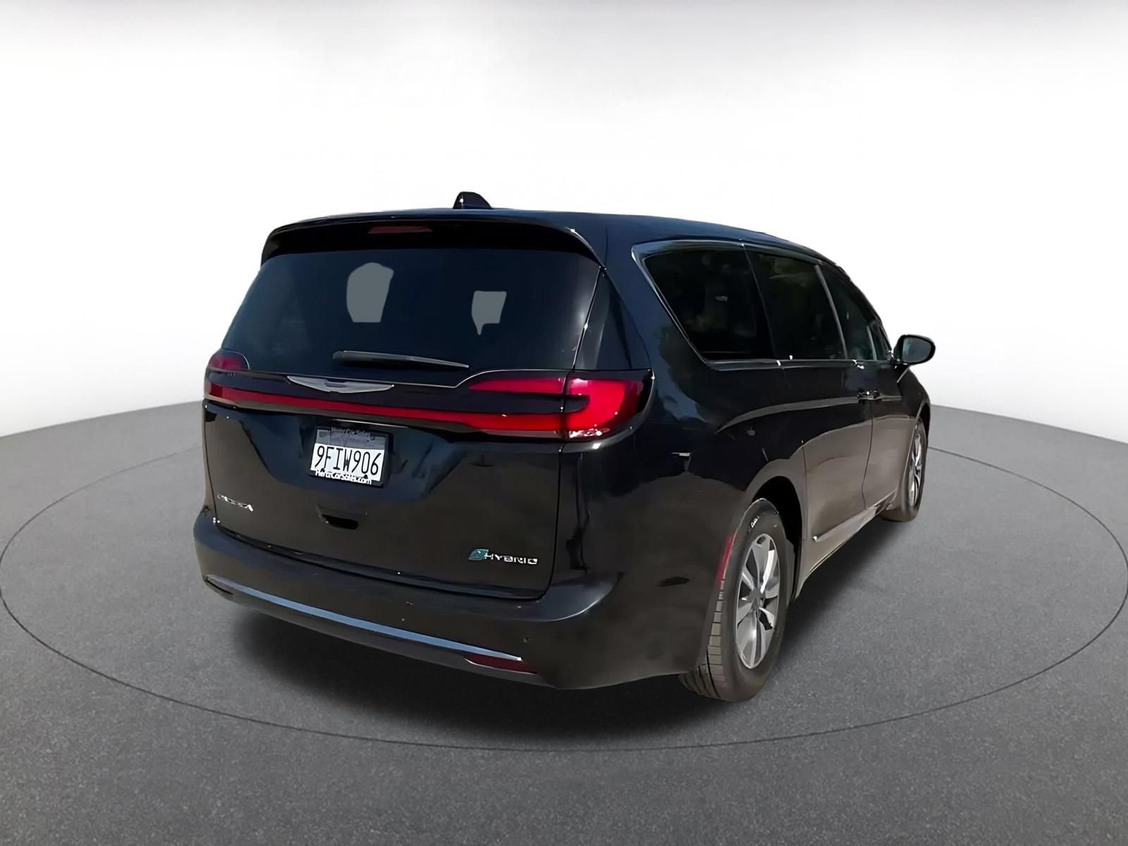 Used 2023 Chrysler Pacifica Limited FWD image 13