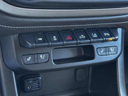 Used 2022 GMC Canyon Denali image 33