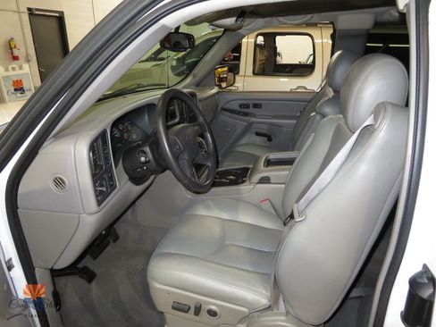 Used 2004 Chevrolet Silverado 2500 LT w/ Skid Plate Package AWD/4WD image 3