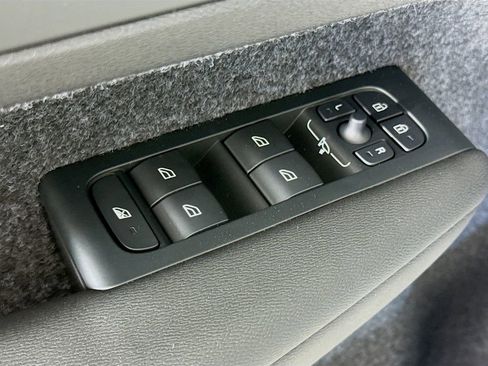 New 2026 Volvo XC40 B5 Core image 18