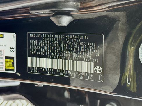 Used 2025 Toyota Corolla LE FWD image 38