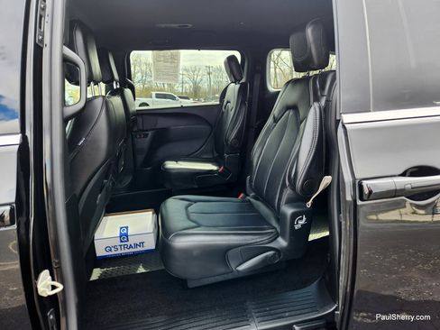 Used 2026 Chrysler Pacifica Select image 58