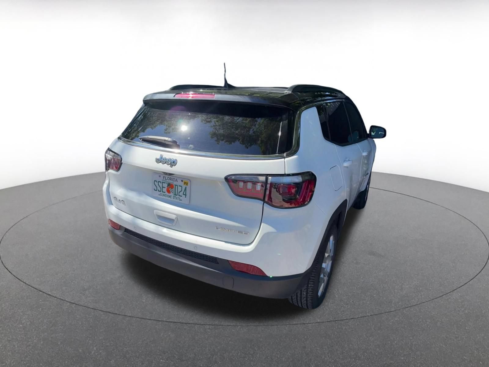 Used 2025 Jeep Compass Limited AWD/4WD image 13