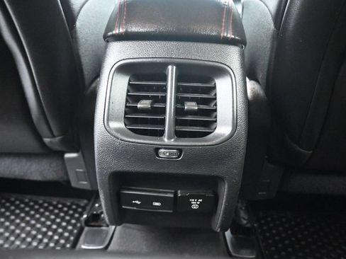 Used 2019 Jeep Cherokee Trailhawk AWD/4WD image 34