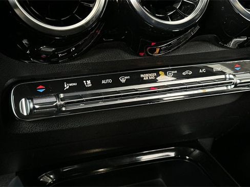 Used 2023 Mercedes-Benz GLB 250 GLB 250 image 22
