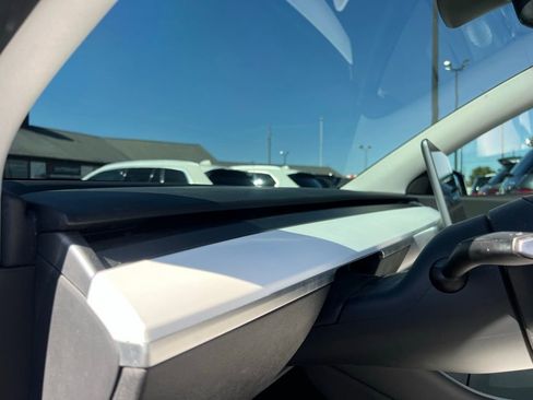 Used 2020 Tesla Model Y Long Range image 36