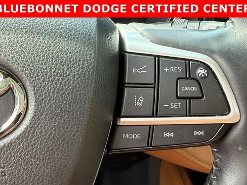 Used 2023 Toyota Highlander Platinum FWD image 15