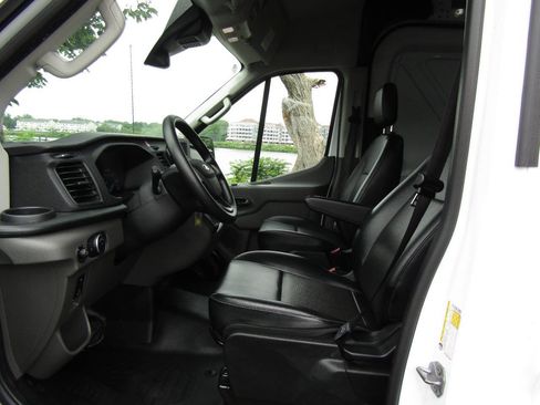 Used 2025 Ford Transit 250 148 Medium Roof RWD image 10