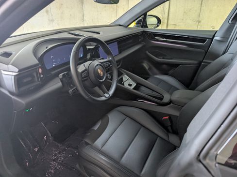 Used 2025 Porsche Macan Electric image 26