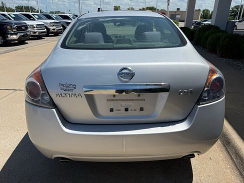 Used 2011 Nissan Altima 2.5 S FWD image 11
