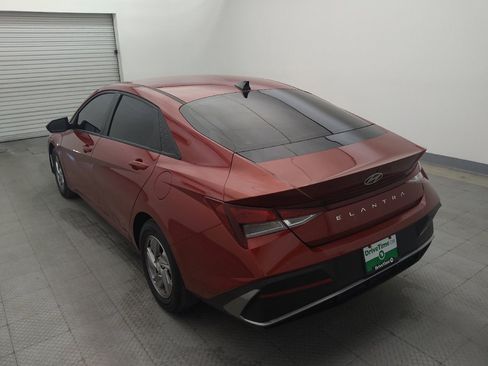 Used 2025 Hyundai Elantra SE FWD image 5