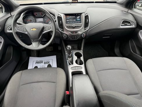 Used 2018 Chevrolet Cruze LT image 12