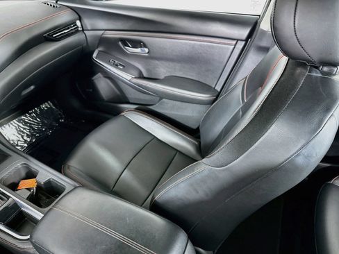 Used 2025 Nissan Sentra SR w/ SR Premium Package FWD image 24