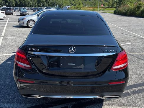Used 2019 Mercedes-Benz E 300 4MATIC w/ Premium 1 Package image 4