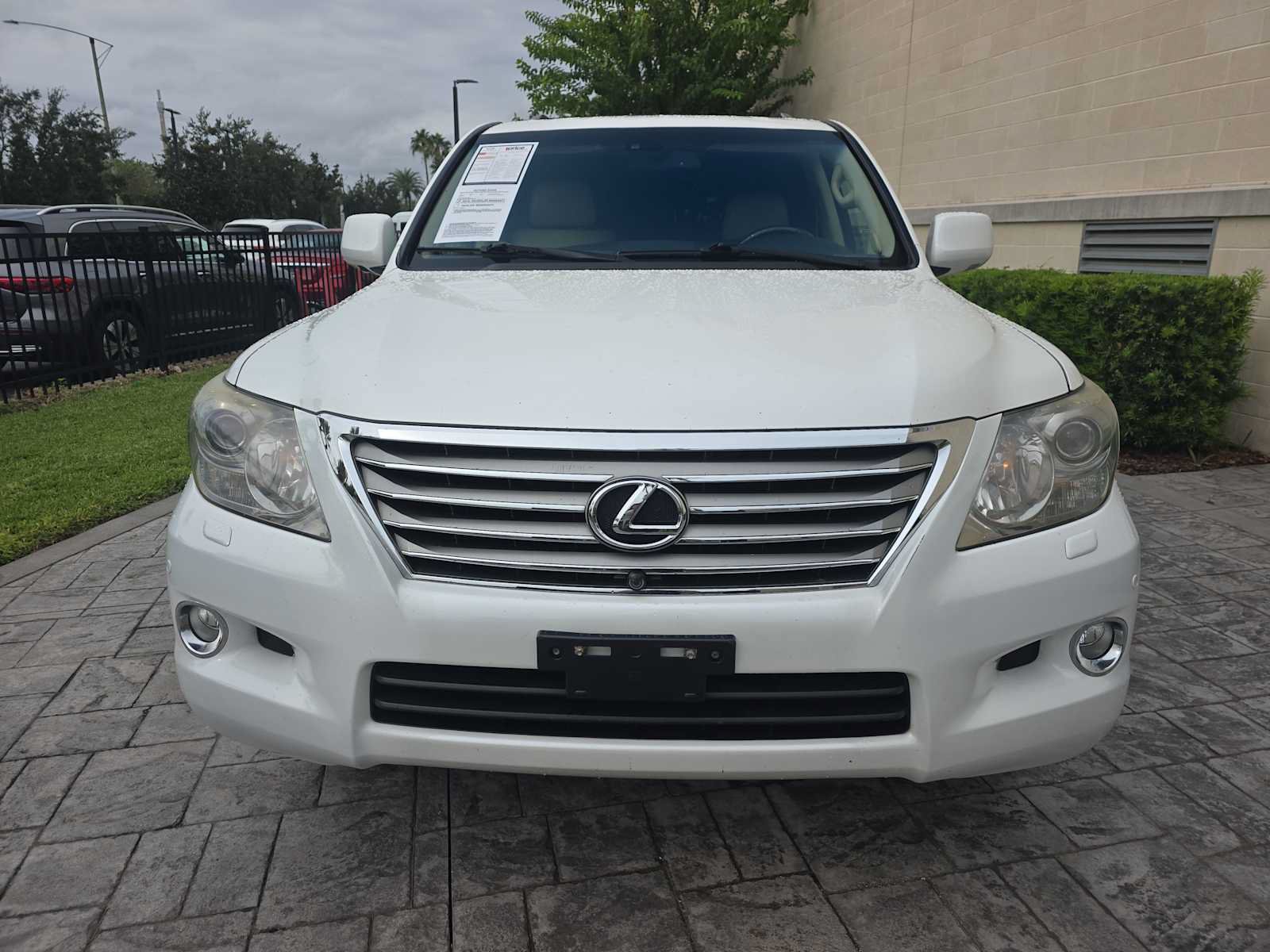 Used 2011 Lexus LX 570 4WD w/ Luxury Pkg image 2