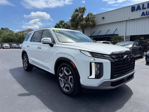 Used 2023 Hyundai Palisade SEL FWD image 2