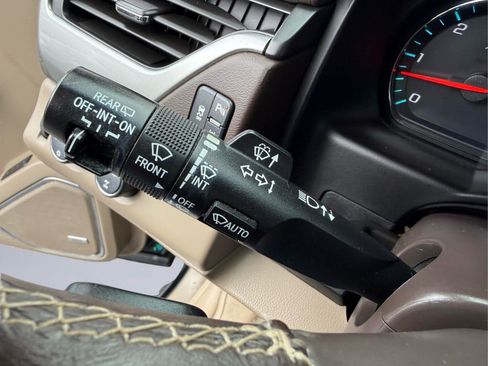 Used 2019 Chevrolet Suburban LT AWD/4WD image 31