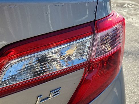 Used 2014 Toyota Camry LE image 10