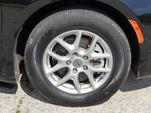 Used 2024 Chrysler Pacifica Touring-L FWD image 13