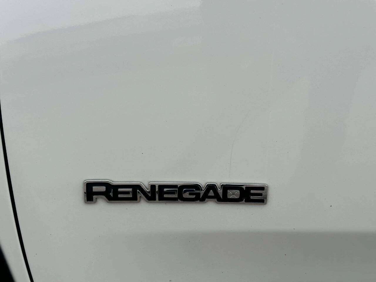 Used 2020 Jeep Renegade Latitude AWD/4WD image 35
