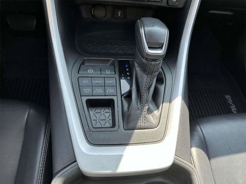 Certified 2020 Toyota RAV4 XLE Premium AWD/4WD image 7