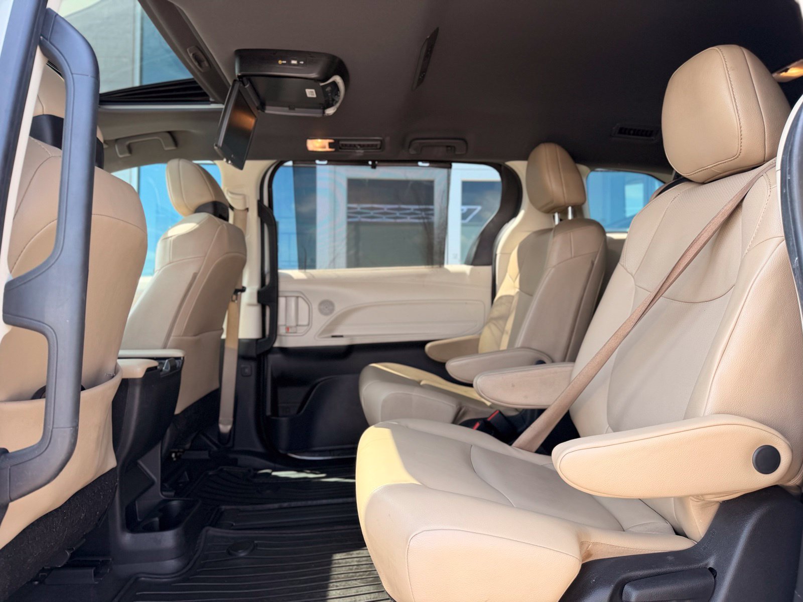 Used 2021 Toyota Sienna XLE FWD image 19