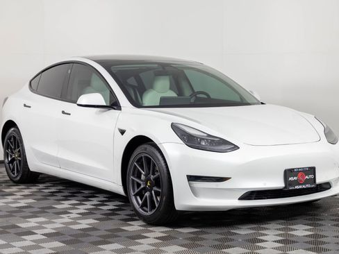 Used 2021 Tesla Model 3 Standard Range Plus image 11