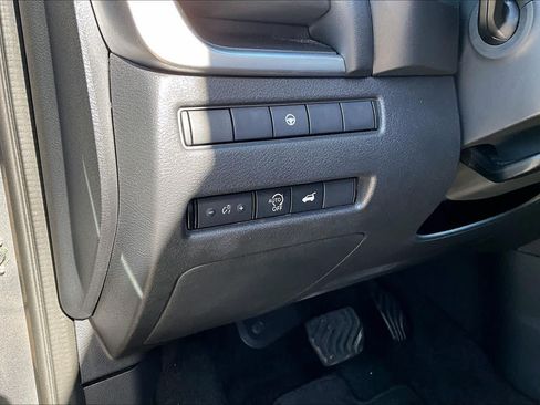 Used 2025 Nissan Rogue SV AWD/4WD image 32