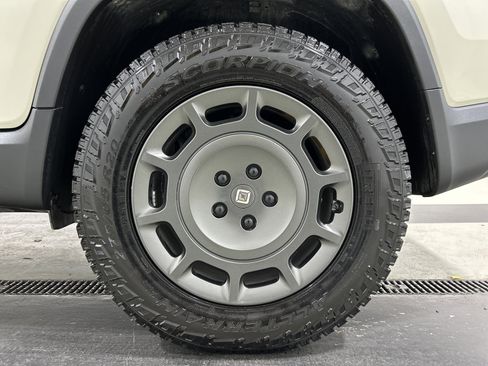 Used 2025 Rivian R1T Adventure AWD/4WD image 10
