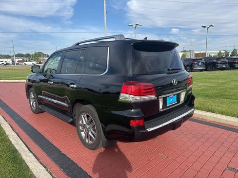 Used 2013 Lexus LX 570 4WD w/ Luxury Pkg image 3